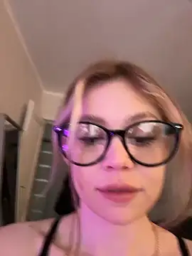 Snapshot of Dipamelly chatting on 25, 5, 2026 Dipamelly online show from 25, 5, 2026
