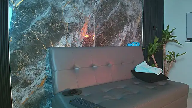 Snapshot of yvone_johnson chatting on 2, 3, 2026 yvone johnson online show from 2, 3, 2026