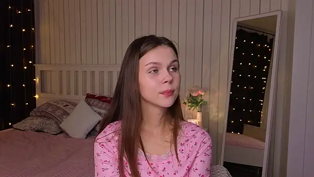 EarthaLevra online show from 4, 4, 2026