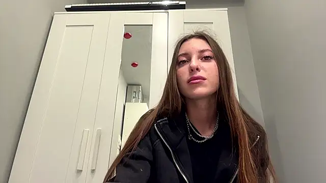 selena favn online show from 6, 3, 2026