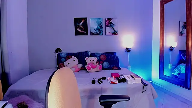 KimTaylorW online show from 8, 7, 2026
