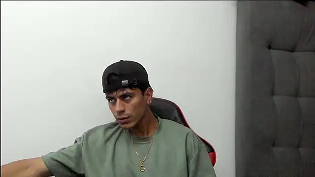 Snapshot of newblood-04 chatting on 1, 3, 2026 newblood-04 online show from 1, 3, 2026