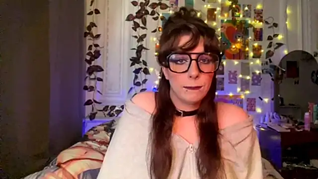 Snapshot of moonvampiq chatting on 4, 3, 2026 moonvampiq online show from 4, 3, 2026