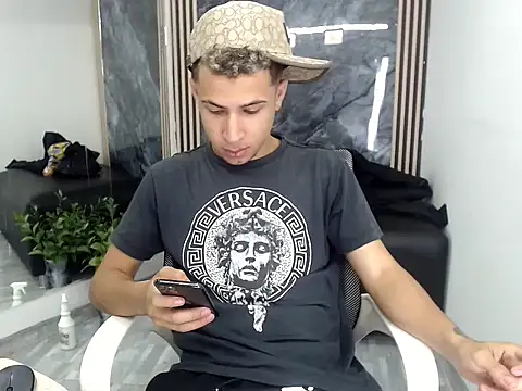 Hollmanhot online show from 8, 4, 2026