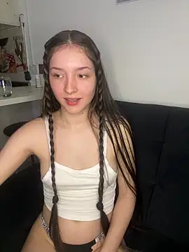 xluxulua online show from 5, 3, 2026