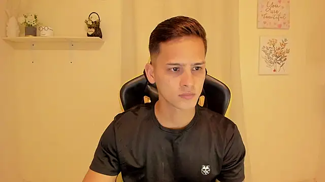 sexy andres01 online show from 3, 6, 2026