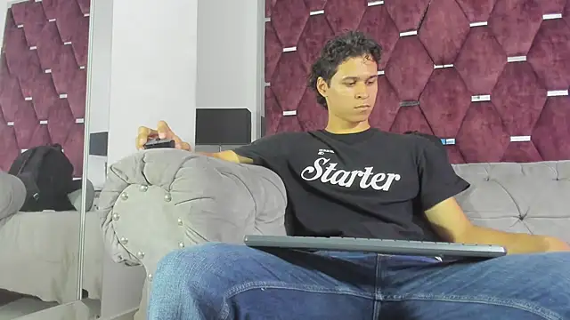 Snapshot of TonyBenedetti chatting on 4, 7, 2026 TonyBenedetti online show from 4, 7, 2026