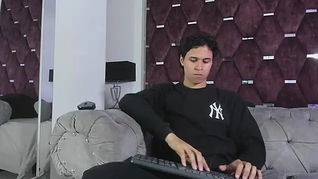 Snapshot of TonyBenedetti chatting on 9, 7, 2026 TonyBenedetti online show from 9, 7, 2026