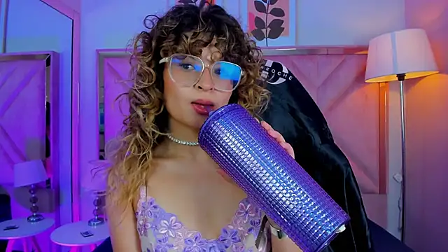 Snapshot of emilyjonesss_ chatting on 25, 2, 2026 emilyjonesss online show from 25, 2, 2026