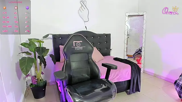 LINDSAY TAY online show from 17, 4, 2026