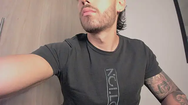 Snapshot of Axel__Blaze chatting on 4, 3, 2026 Axel Blaze online show from 4, 3, 2026