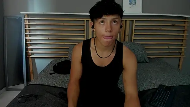Snapshot of clark_ken01 chatting on 28, 4, 2026 clark ken01 online show from 28, 4, 2026