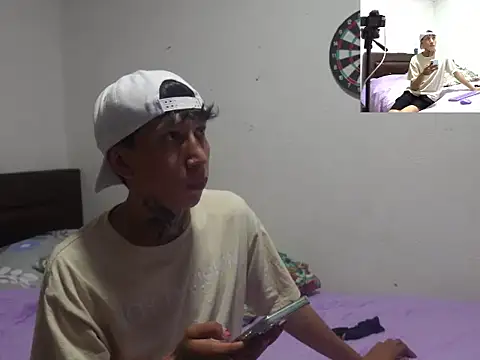 Snapshot of Trevordonson_milf chatting on 4, 3, 2026 Trevordonson milf online show from 4, 3, 2026