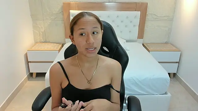 LESLYSIMPSON online show from 18, 4, 2026