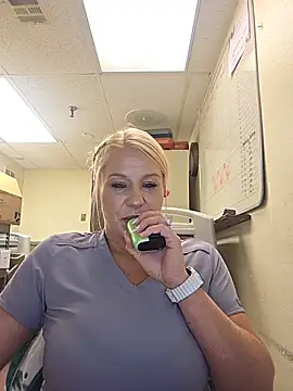 Snapshot of LadyB07 chatting on 9, 6, 2026 LadyB07 online show from 9, 6, 2026