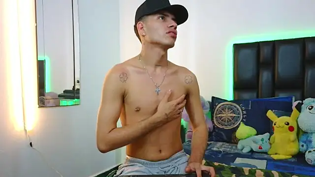 Snapshot of Dereek_Hot chatting on 13, 5, 2026 Dereek Hot online show from 13, 5, 2026