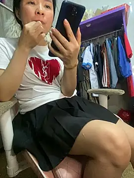 Ivy Trix2 online show from 11, 4, 2026