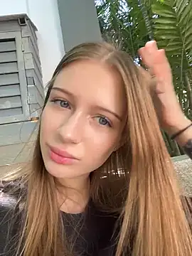 Snapshot of ViviennMur chatting on 3, 3, 2026 ViviennMur online show from 3, 3, 2026