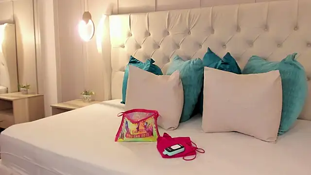 raquel mooon online show from 17, 4, 2026