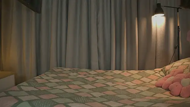 AitanaJhons  online show from 25, 4, 2026