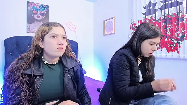 valeria and zoe online show from 8, 4, 2026