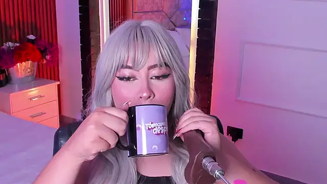 Emberrvelvet online show from 24, 4, 2026
