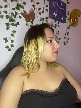 aurora bela online show from 10, 4, 2026