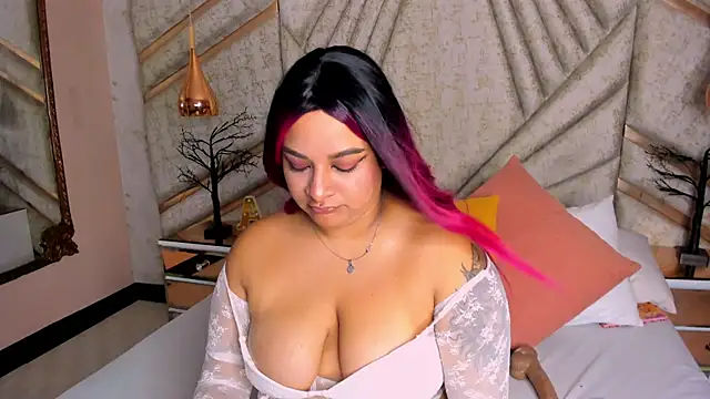 Snapshot of EmeelyMuller chatting on 21, 5, 2026 EmeelyMuller online show from 21, 5, 2026