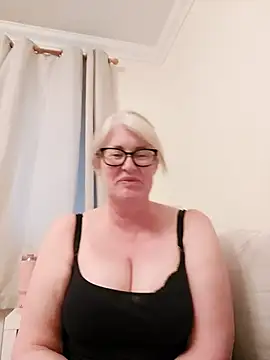 FlirtyFleur-x online show from 27, 4, 2026