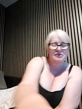 FlirtyFleur-x online show from 6, 5, 2026