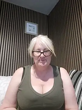 FlirtyFleur-x online show from 8, 5, 2026