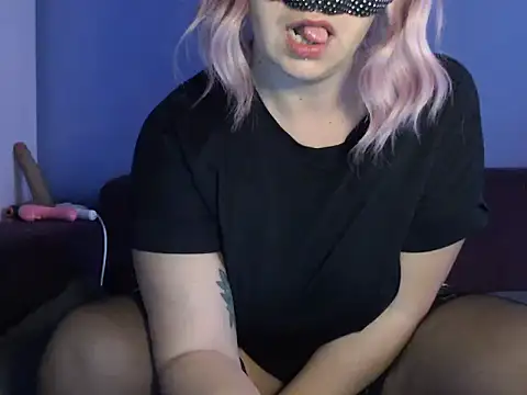 Gin Pink online show from 6, 5, 2026