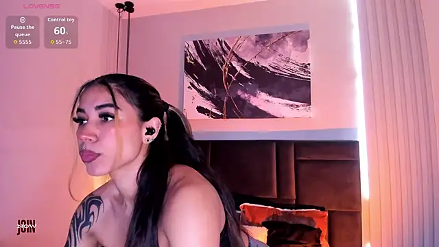 Snapshot of Raven_Dooll chatting on 7, 7, 2026 Raven Dooll online show from 7, 7, 2026