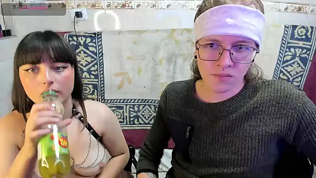 Laureles6667 online show from 4, 4, 2026