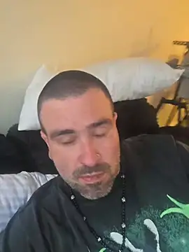 Snapshot of Biggbaddwulf7 chatting on 8, 4, 2026 Biggbaddwulf7 online show from 8, 4, 2026