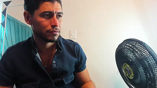 Snapshot of leo_carter chatting on 2, 3, 2026 leo carter online show from 2, 3, 2026