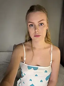 Snapshot of Divine_Caress chatting on 7, 5, 2026 Divine Caress online show from 7, 5, 2026