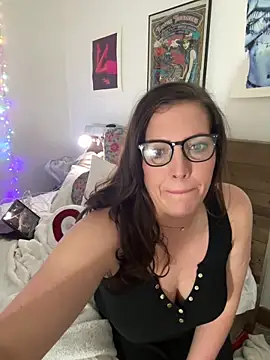 hollyharmd online show from 7, 4, 2026