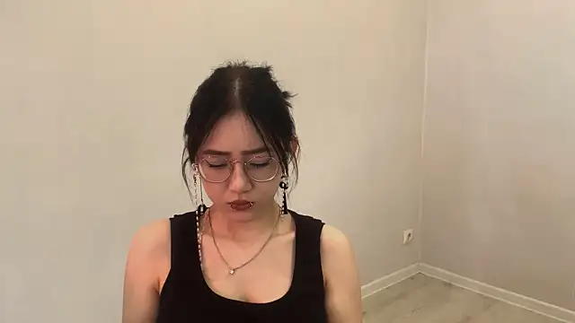 Snapshot of SolvedGlobe chatting on 2, 5, 2026 SolvedGlobe online show from 2, 5, 2026