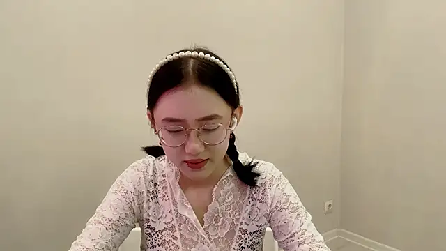 Snapshot of SolvedGlobe chatting on 13, 5, 2026 SolvedGlobe online show from 13, 5, 2026