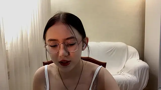 Snapshot of SolvedGlobe chatting on 27, 5, 2026 SolvedGlobe online show from 27, 5, 2026
