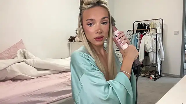 Snapshot of Naughtyblondex chatting on 22, 7, 2026 Naughtyblondex online show from 22, 7, 2026