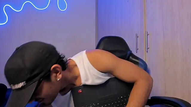 jossi12345j online show from 6, 4, 2026