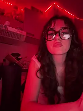 Claraaaaa06 online show from 13, 4, 2026