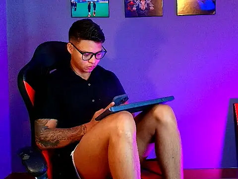 Snapshot of evan_greey01 chatting on 17, 3, 2026 evan greey01 online show from 17, 3, 2026