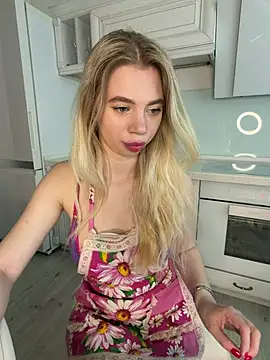Snapshot of BellaSuns chatting on 10, 5, 2026 BellaSuns online show from 10, 5, 2026