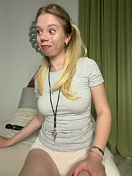 Snapshot of BellaSuns chatting on 3, 7, 2026 BellaSuns online show from 3, 7, 2026