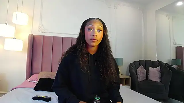 LiaTrainor online show from 6, 4, 2026