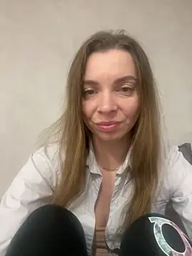 Snapshot of Luna2547 chatting on 3, 3, 2026 Luna2547 online show from 3, 3, 2026