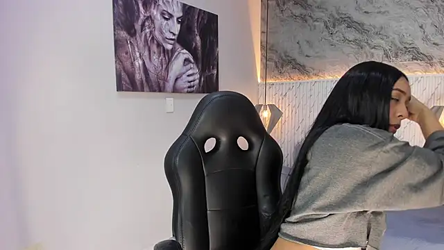 Snapshot of Esmeralda__18 chatting on 2, 5, 2026 Esmeralda 18 online show from 2, 5, 2026